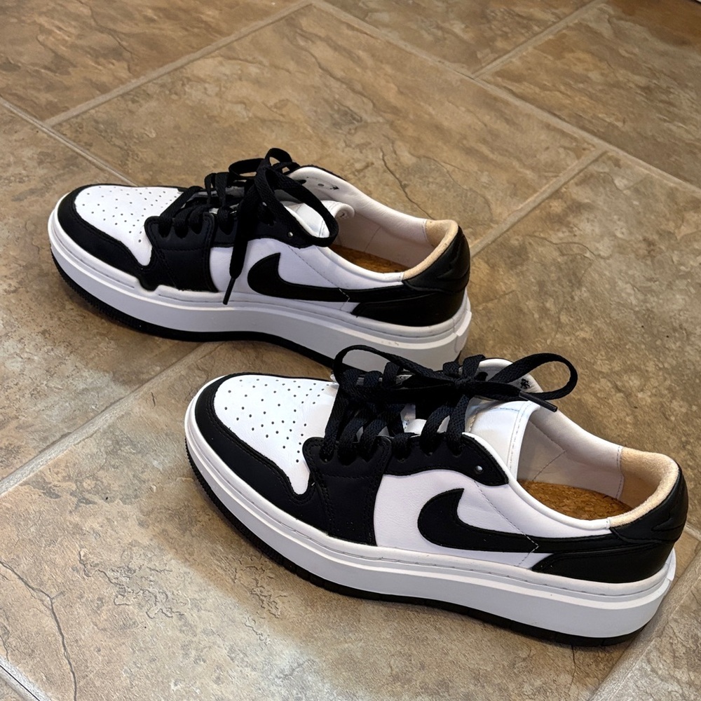 Women’s Nike Black and White Sneakers - Picture 3 of 5